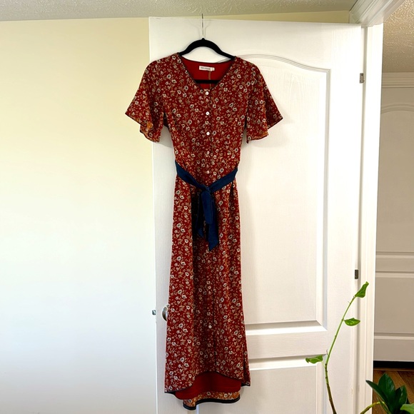 Orange with blue flower detail midi dress. - Picture 3 of 4